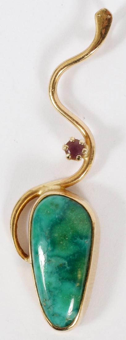 D ROBERT SMITH GOLD PENDANT WITH GREEN CENTER: D ROBERT SMITH 14 KT GOLD PENDANT WITH GREEN CENTERWITH SMALL AMETHYST