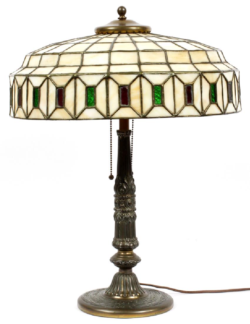 AMERICAN LEADED GLASS TABLE LAMP, CIRCA 1920 (1 of 3)