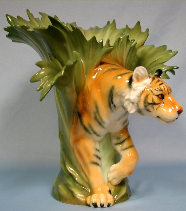 063597 FRANZ PORCELAIN TIGER VASE H13.5" W16.5" L12"