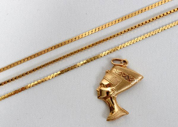 14K GOLD NECK CHAINS & QUEEN NEFERTITI CHARM: 14KT YELLOW GOLD NECK CHAINS, THREE (15.0 GR) & QUEEN NEFERTITI CHARM, L 1":Including 3 14kt yellow gold neck chains measuring L.23", 17", and 14", and totaling approximately 15.0 grams, together with