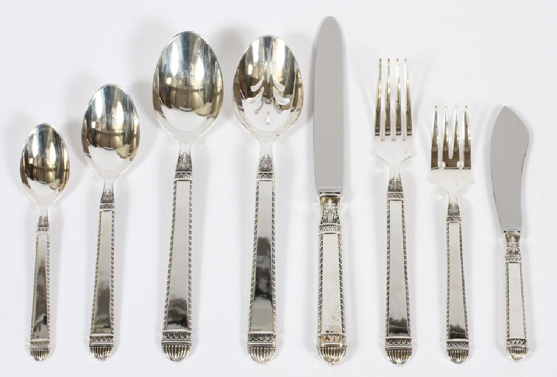 VERA WANG 'BYZANTIUM' STERLING SILVER FLATWARE: VERA WANG 'BYZANTIUM' STERLING SILVER FLATWARE, 125 PCS, L 6"-8.5", 208.34 OZT:A 125-piece set of Vera Wang sterling silver flatware, having the 'Byzantium' pattern. This set includes 13 butter knives