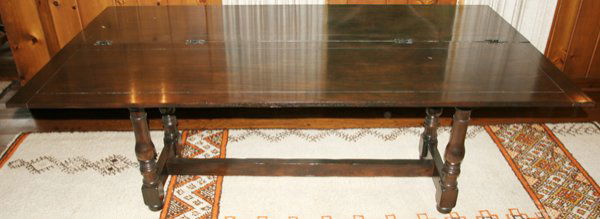 ENGLISH OAK HUNT TABLE, H28.5" L80.5": ENGLISH OAK HUNT TABLE, H 28 1/2", L 80 1/2":Having two drawers and hinged in the center to use as a console or a dining table. Opens to 44" wide, each panel is 22" wide. Removed from Colonial Road, G
