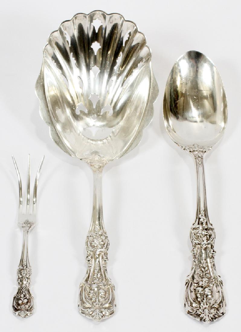 REED AND BARTON STERLING SILVER SERVING PIECES: REED AND BARTON FRANCIS I, STERLING SILVER SERVING PIECES 3 PCS. L 8.5" :One wide shell form pierced serving spoon, 8.7"; one 8" serving spoon and one lemon fork.