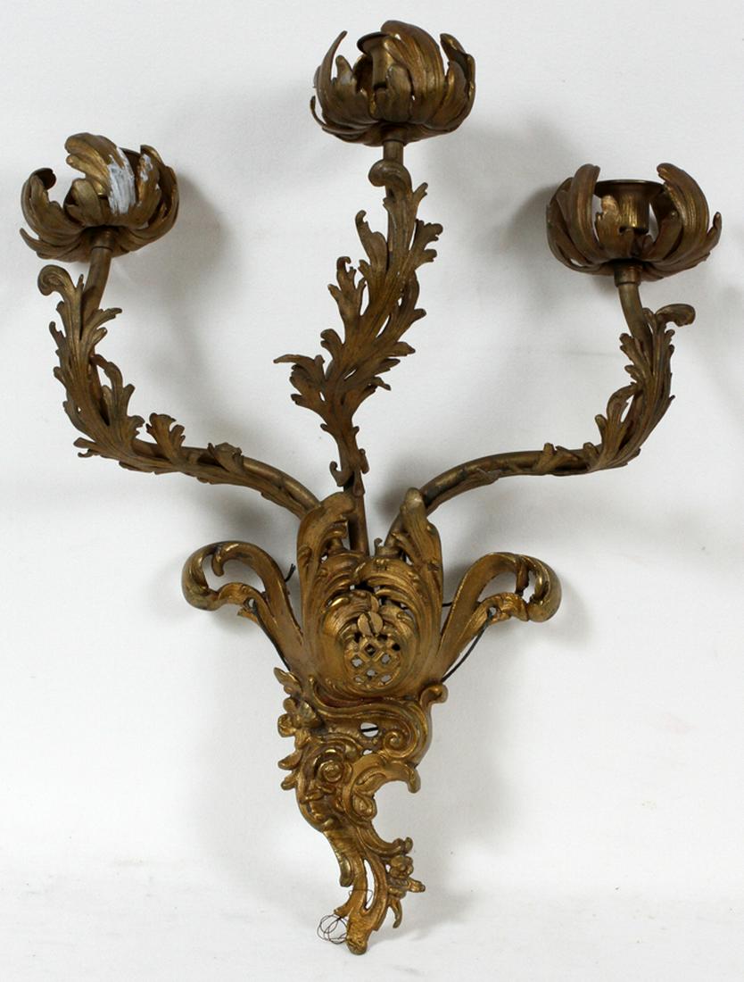FRENCH ANTIQUE GOLD-BRONZE THREE-LIGHT WALL SCONCE: FRENCH ANTIQUE GOLD-BRONZE THREE-LIGHT WALL SCONCE, 1820 (1) H 19", W 14" :A single bronze wall sconce, floral and leaf design.