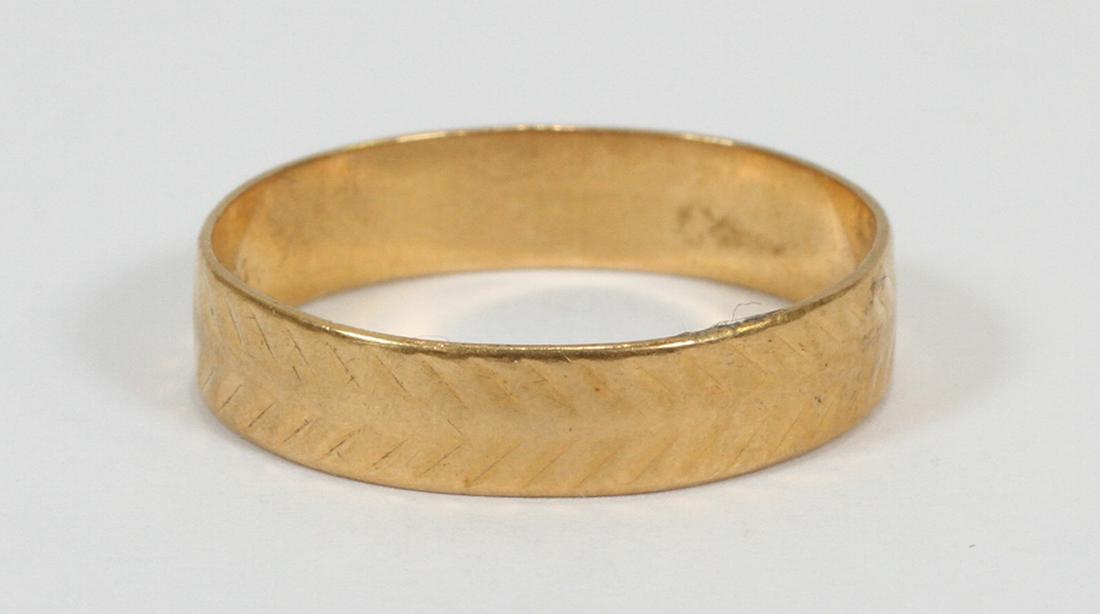 14KT YELLOW GOLD WEDDING BAND, SIZE: 7.5,: 14KT YELLOW GOLD WEDDING BAND, SIZE: 7.5, T.W. 3 GR :A 14kt yellow gold wedding band. Ring size: 7.5. Total weight: 3 grams.