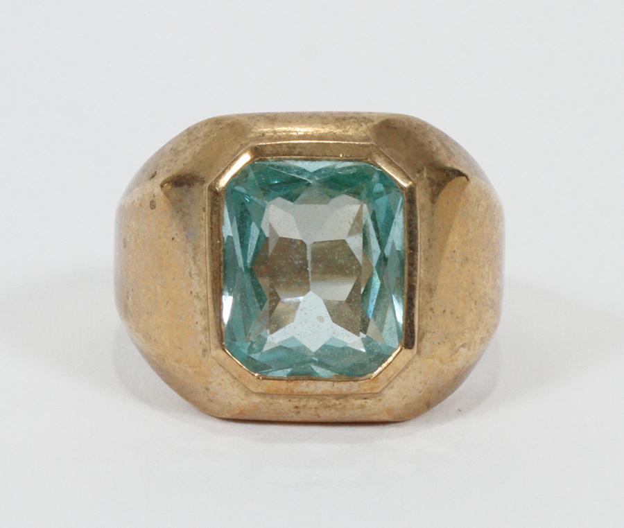 BLUE-GREEN SYNTHETIC SPINEL & YELLOW GOLD RING: MEN'S BLUE-GREEN SYNTHETIC SPINEL & 10KT YELLOW GOLD RING :Stone dimensions are 12 x 10mm. Total weight is 10.4 grams. Size 9.75. From the estate of Rose Ann Comstock.
