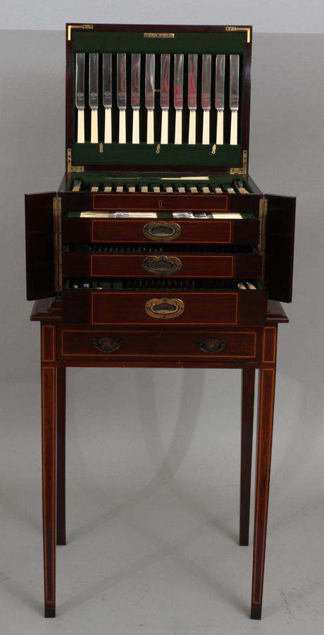 FORD & MEDLEY CUTLERS STAINLESS STEEL FLATWARE SET (1 of 7)