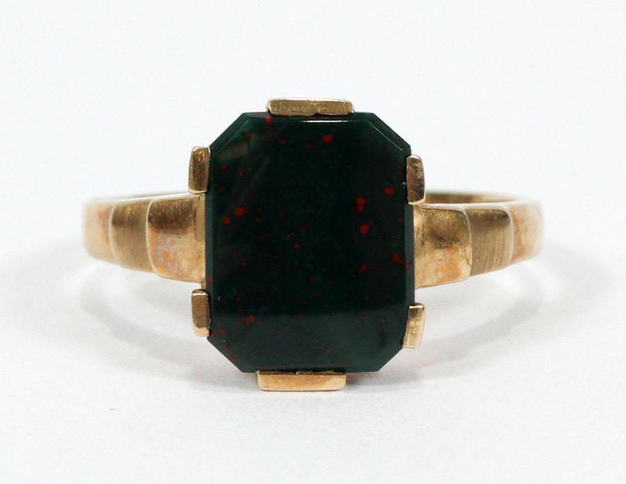 LADY'S  BLOODSTONE & 10KT YELLOW GOLD RING (1 of 3)