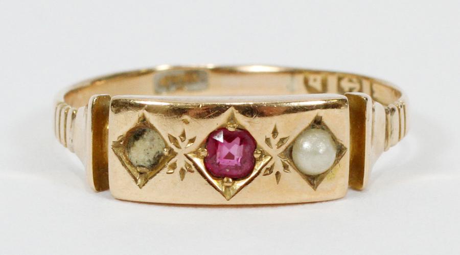 LADY'S 14KT YELLOW GOLD BAND RING (1 of 4)