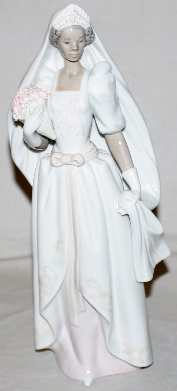 LLADRO "BLACK LEGACY COLLECTION" "THE BRIDE": LLADRO "BLACK LEGACY COLLECTION" "THE BRIDE", H 12":Image of a bride wearing her headpiece, veil, wedding gown and gloves. She holds her bouquet in her right hand and a handkerchief in her left.