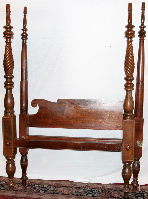 AMERICAN FOUR POSTER MAHOGANY CANOPY BED: AMERICAN FOUR POSTER MAHOGANY DOUBLE CANOPY POSTER SPOOL BED C1810-'20, H 7'5", W 4'10", L 6'7":Hand turned spoolsand hand made bed. Original brass hardware. Provenance direct descendent of Daniel Web