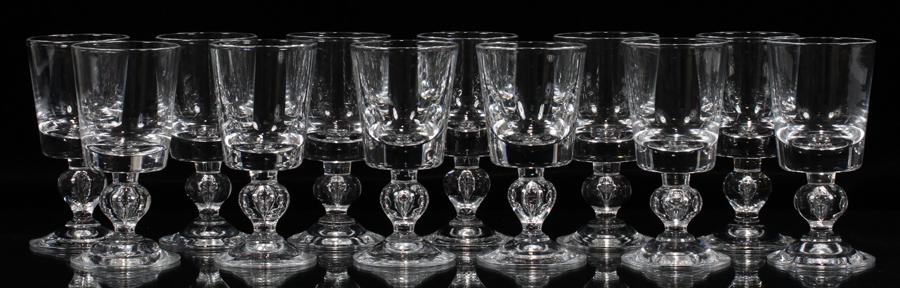 STEUBEN "PATTERN 7926" WINE GLASSES 12 PCS, H 5": STEUBEN "PATTERN 7926" WINE GLASSES 12 PCS, H 5" A collection of twelve Steuben wine glasses.