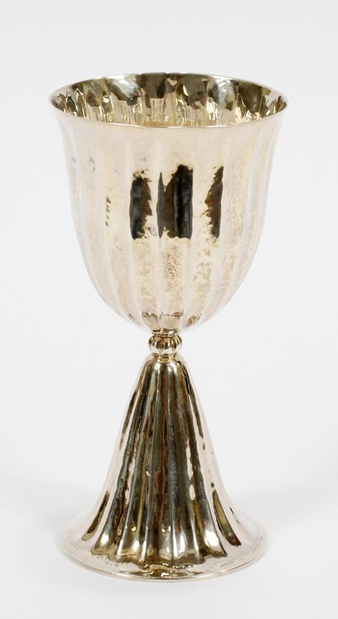 BUCCELLATI ITALIAN STERLING, KIDDISH CUP H 6.25": BUCCELLATI ITALIAN STERLING, KIDDISH CUP H 6.25", WEIGHT 5.14 TROY OUNCES The cup has a ribbed motif at body and base. Having a troy ounce weight of 5.14.
