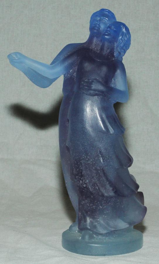 DAUM PATE DE VERRE FIGURINE, "LE COUPLE": DAUM PATE DE VERRE FIGURINE, "LE COUPLE" H 8", W 4.5" Daum Pate De Verre figurine, "Le Couple" H 8", W 4.5" . Lavender to blue in color.