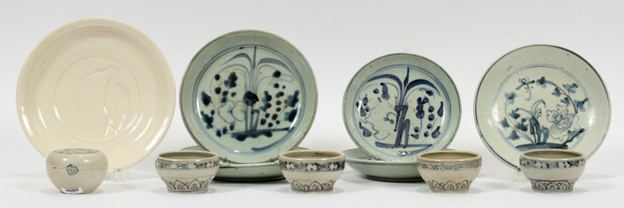 VIETNAMESE STONEWARE PLATES & TEA BOWLS, 12 PCS: VIETNAMESE STONEWARE PLATES & TEA BOWLS, 12 PCS, DIA 3"-7"A selection of Vietnamese stoneware plates and tea bowls. The blue and white plates were recovered from shipwreck. Signatures, maker's marks a