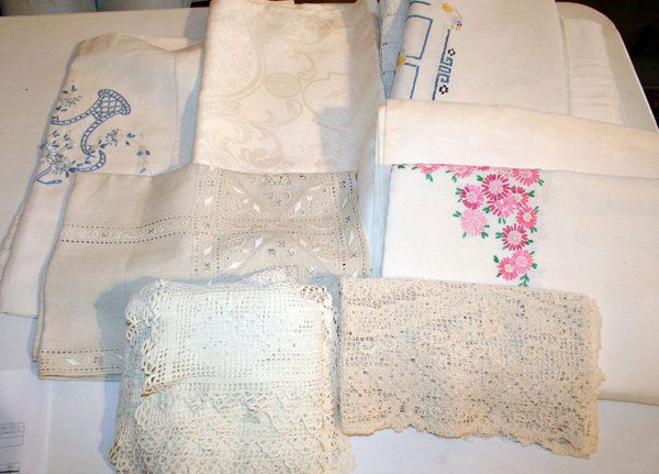 LINEN TABLECLOTHS & TABLE RUNNERS, 11 PCS.: LINEN TABLECLOTHS & TABLE RUNNERS, 11 PCS.:having 5 table cloths 34" x 34" - 120" x 85" and six table runners, 16" x 42" - 20" x 56"