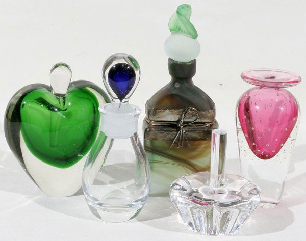 CRYSTAL PERFUME BOTTLES & DRESSER ACCES.: CRYSTAL PERFUME BOTTLES & DRESSER ACCESSORIES, INCLUDING ORREFORS, FIVE:Including 1 Orrefors ring stand, H.2 3/4", Dia.2 1/2"; 1 Orrefors perfume bottle, H.H.4 3/4", Dia.2"; 1 bud vase, H.4", Dia.1 3/