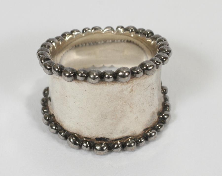 MICHAEL ARAM, STERLING SILVER RING: MICHAEL ARAM, STERLING SILVER RING, SIZE: 7, T.W. 0.4 OZT A sterling silver ring designed by Michael Aram. Purchased at Neiman Marcus. Ring size: 7. Total weight: 0.4 troy ounces.