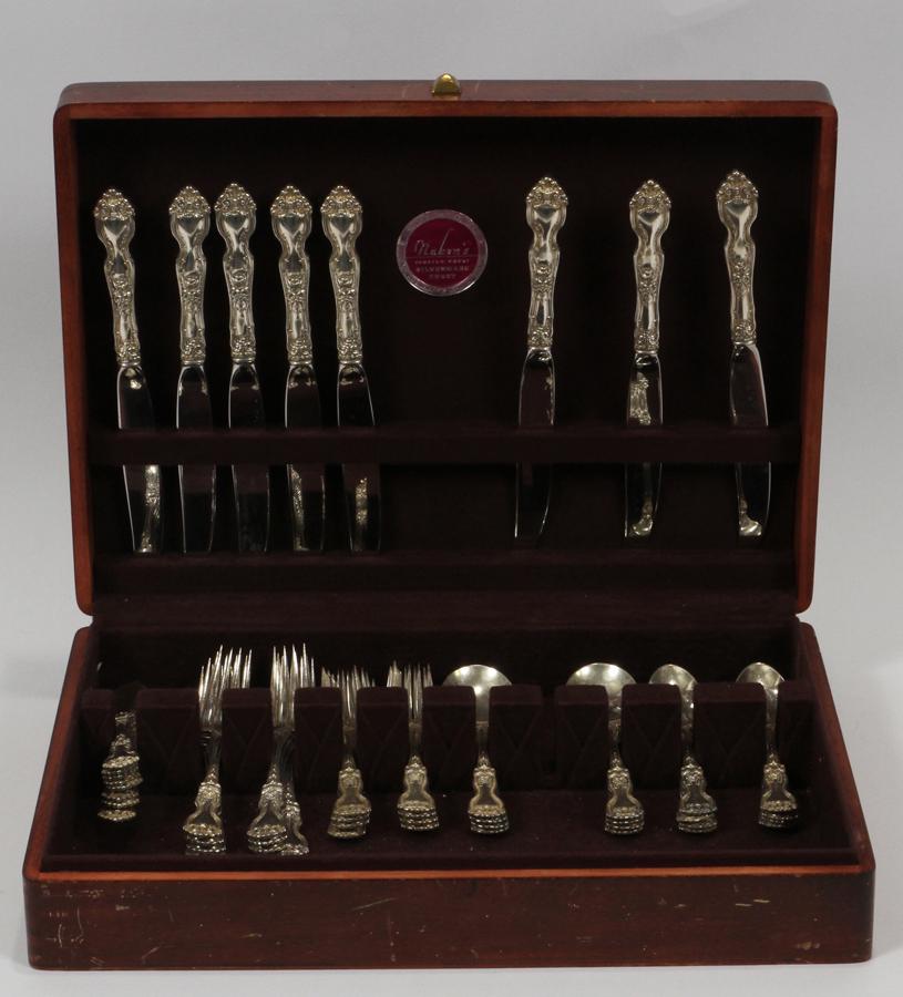 WALLACE SILVERSMITHS: WALLACE SILVERSMITHS 'LA REINE' STERLING FLATWARE, 48 PCS, 48.56 OZT A 48-piece set of Wallace Silversmiths sterling silver flatware. Having the 'La Reine' pattern, this set comprises of: 8 butter kni