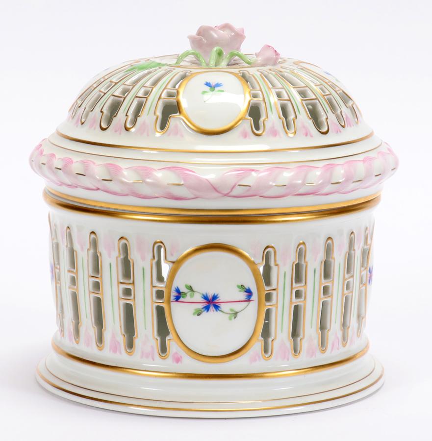 HEREND PIERCED BONBONNIER, FRUIT COOLER H 7": HEREND PIERCED BONBONNIER, FRUIT COOLER H 7" Footed. Openwork on base and lid, 24kt gold accents. Rose finial. H 7" DIA 7"