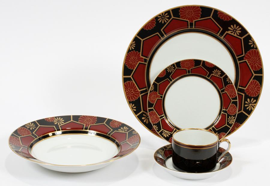 FITZ & FLOYD JAPAN "KARUMA" SERVICE, 37 PCS.: FITZ & FLOYD JAPAN "KARUMA" SERVICE, 37 PCS. Includes: 9 plates, 10"; 9 soup bowls, 9"; 9 cups, 10 saucers. Red with black and gold. FF61.