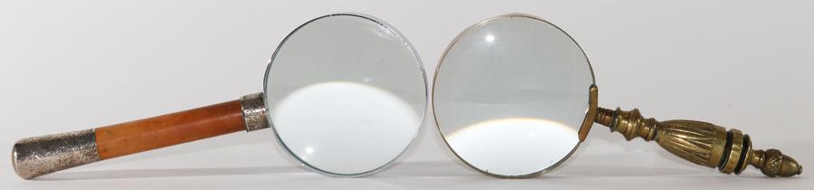 MAGNIFYING GLASSES, 2 PCS, H 9.5"-10": MAGNIFYING GLASSES, 2 PCS, H 9.5"-10"Two magnifying glasses. One of sterling silver and wood handle, sterling tip by London silversmith "T.W.D" Thomas William Dee, date letter "b" for 1897. the other 