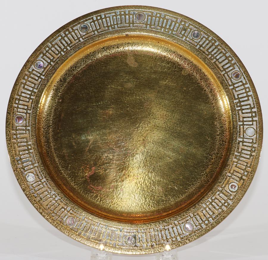 TIFFANY STUDIOS (NEW YORK) ABALONE & BRONZE TRAY: TIFFANY STUDIOS (NEW YORK) ABALONE & BRONZE TRAY, C. 1910, DIA 9" A Tiffany Studios bronze dore plate with abalone inlay. Branding and pattern number (1738) impressed to the underside.