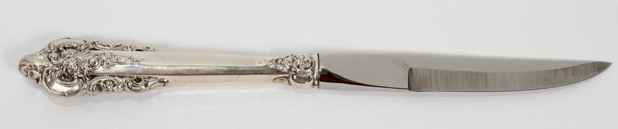 WALLACE GRAND BAROQUE STEAK KNIVES SET OF 12: WALLACE GRAND BAROQUE STEAK KNIVES SET OF 12 The knives have stainless steel blades and hollow sterling silver handles. The length is 8 5/8".