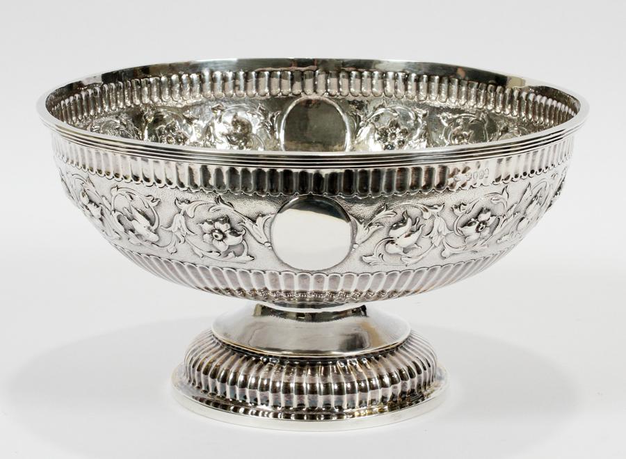 LONDON STERLING SILVER CENTERPIECE W. BENNETT 1789: LONDON STERLING SILVER CENTERPIECE, WILLIAM BENNETT, 1789, H 6", DIA 10", 35.81 TOZ London sterling silver centerpiece bowl. Maker W.B., lion passant, crowned leopard, date letter "O".Having fluted si