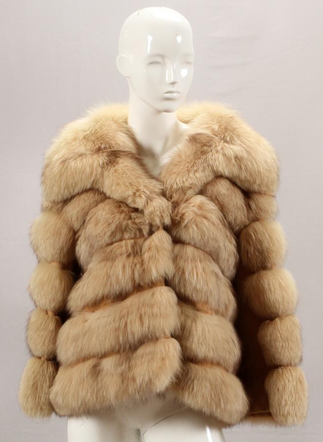 FOX FUR AND LEATHER, JACKET SIZE 6-8 L 25": FOX FUR AND LEATHER, JACKET SIZE 6-8 L 25" Fox fur and leather, jacket with a length of 25", bach measures 15" and sleeve measures 23". Size approx. 6-8