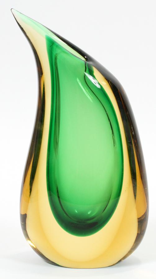 LUIGI ONESTO MURANO, GLASS VASE H 9.2": LUIGI ONESTO MURANO, GLASS VASE H 9.2" A Murano glass vase by Luigi Onesto. This vase utilizes the sommerso glass layering technique. Having a teardrop form and signed by the artist.