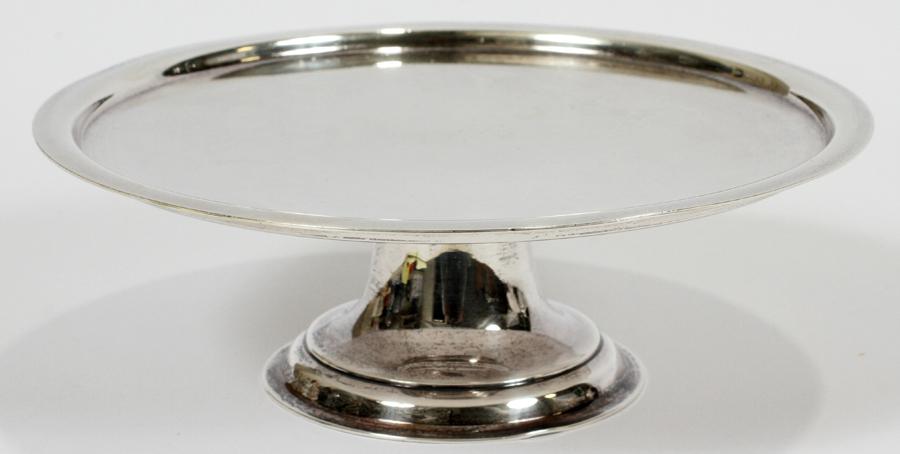 STEIFF STERLING COMPOTE, H 2.2", DIA 6.6": STEIFF STERLING COMPOTE, H 2.2", DIA 6.6", OZT. 8.29 The compote is marked R.T. 20 at the base. The weight is approx. 8.29 troy ounces. Property of Robert Schweizer, Ann Arbor.