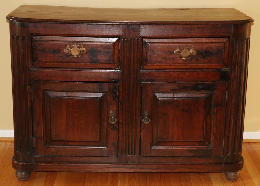 COUNTRY FRENCH OAK COMMODE, CIRCA 1800 (1 of 10)