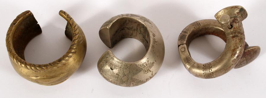 NIGERIAN BENIN BRONZE CUFF FORM MONEY, 3 PCS (1 of 3)