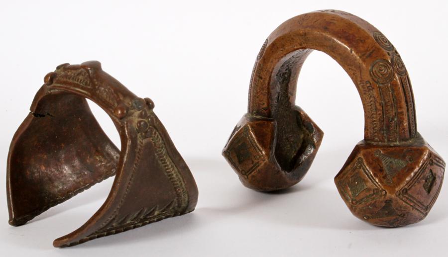 NIGERIAN BENIN BRONZE CUFF FORM MONEY, 2 PCS (1 of 3)