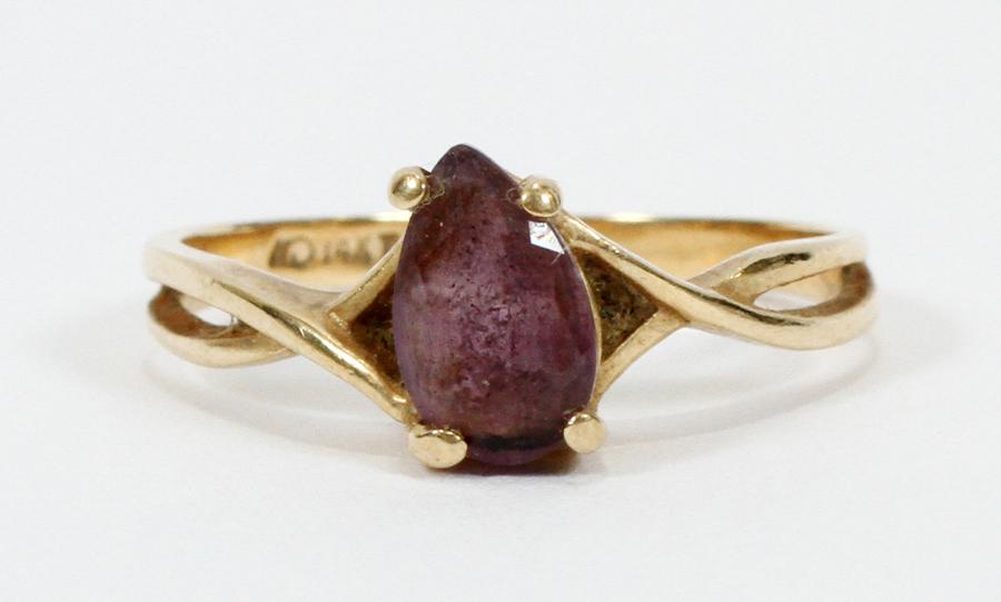 SOLITAIRE AMETHYST & 14KT YELLOW GOLD RING (1 of 3)