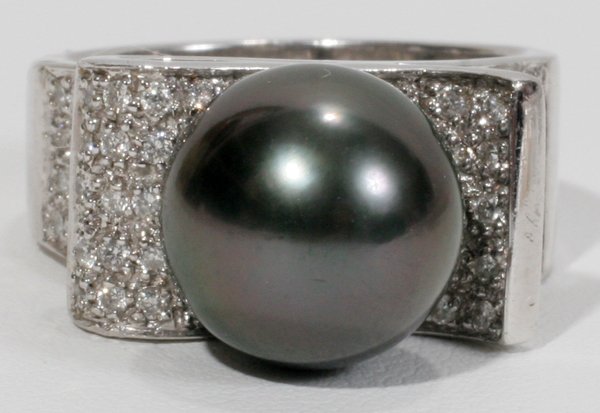 WHITE GOLD, DIAMOND & TAHITIAN PEARL RING