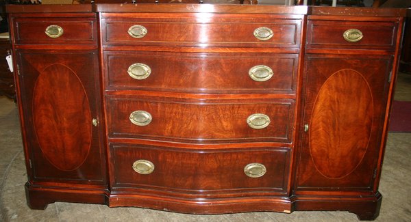 AMERICAN HEPPLEWHITE STYLE MAHOGANY BUFFET