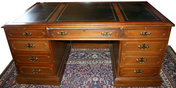 MAHOGANY KNEEHOLE DESK W/BLACK LEATHER TOP
