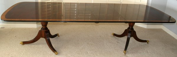 FEDERAL STYLE MAHOGANY DINING TABLE, 2 LEAVES - 2