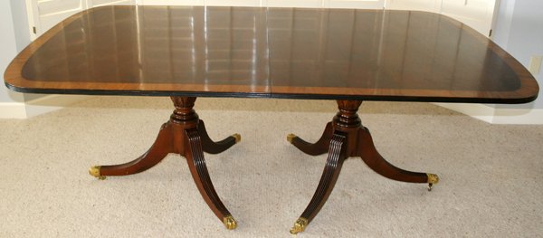 FEDERAL STYLE MAHOGANY DINING TABLE, 2 LEAVES - 3