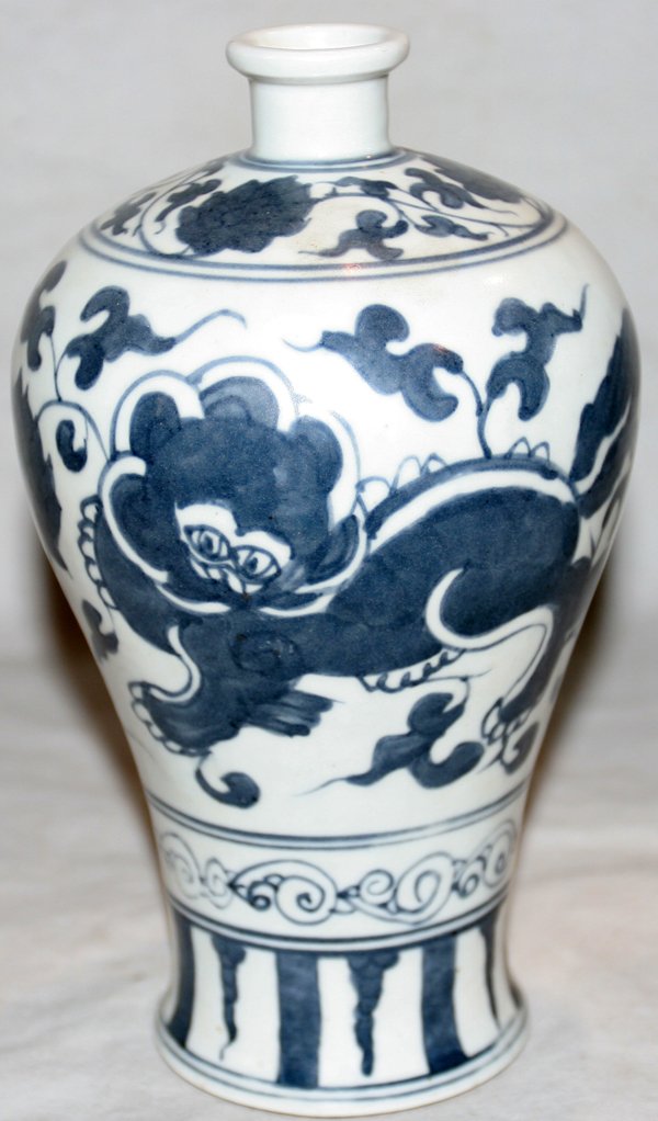 CHINESE BLUE & WHITE PORCELAIN VASE H 7 3/4"