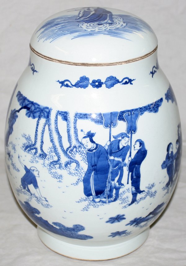 CHINESE PORCELAIN COVERED JAR, H 11", DIA 8"