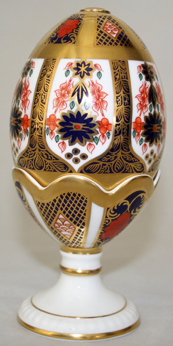 ROYAL CROWN DERBY 'IMARI'PAINTED EGG & STAND