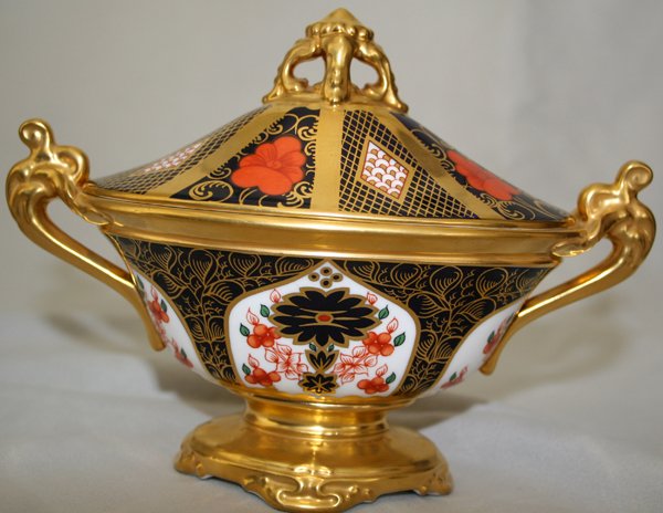 ROYAL CROWN DERBY 'IMARI' COVERED DISHES