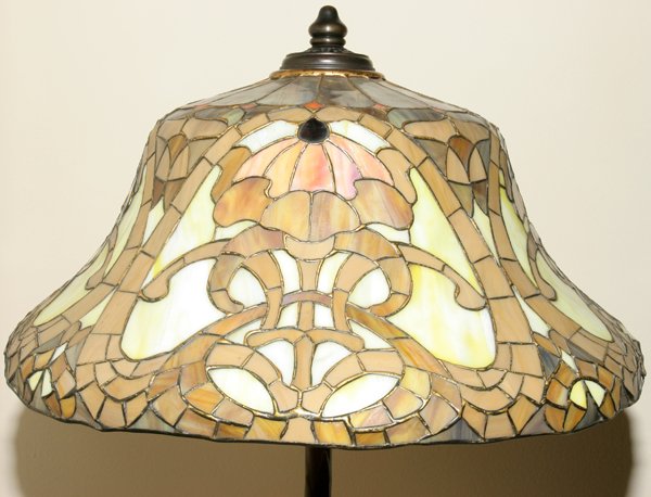 DUFFNER KIMBERLY GLASS SHADE ON TIFFANY BASE - 2
