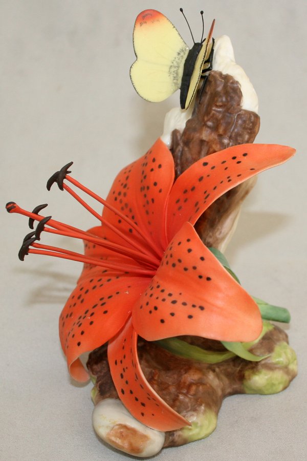 BOEHM PORCELAIN 'LILY WITH BUTTERFLY' H4 3/4"