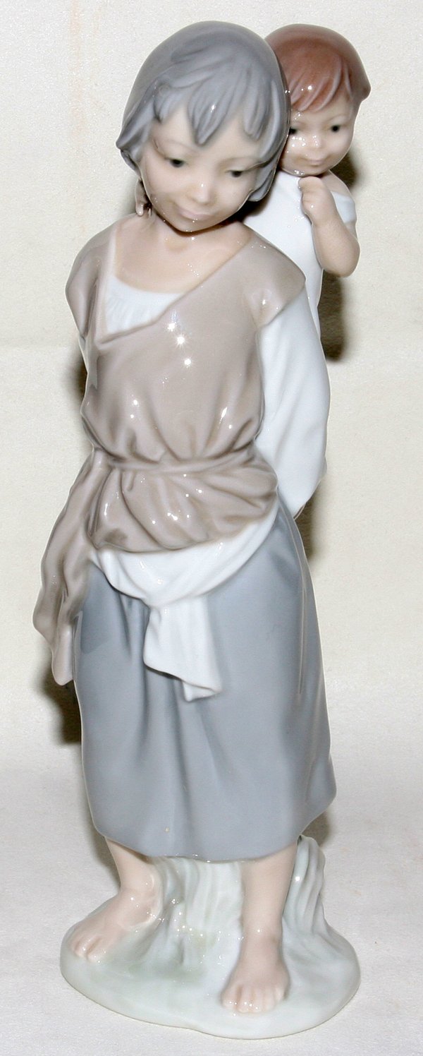 LLADRO PORCELAIN FIGURE OF GIRL & BABY H 10"