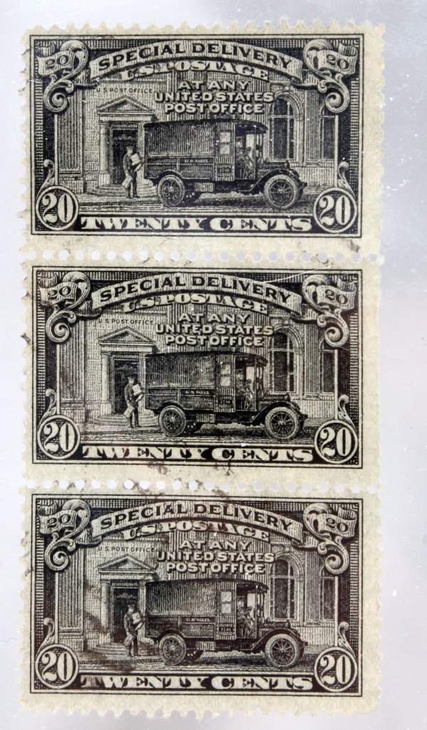 US SPECIAL DELIVERY VERTICAL STRIP 3 STAMPS