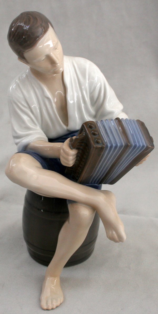 BING & GRONDAHL MAN PLAYING AN ACCORDION